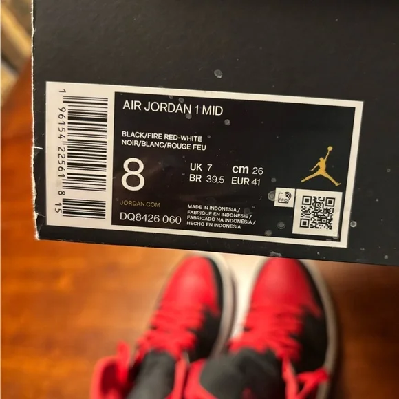 Nike Air Jordan 1 Mid Black/Fire red-white - Picture 7 of 7